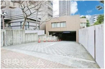 【駐車場】 | ザ・ガーデンタワーズ・サンライズタワー | 【敷地内駐車場】最新の空き状況や費用などの詳細は担当スタッフまでお問い合わせください。