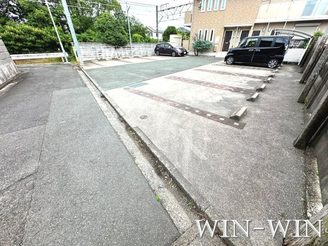 ガーデン・アカシアの駐車場