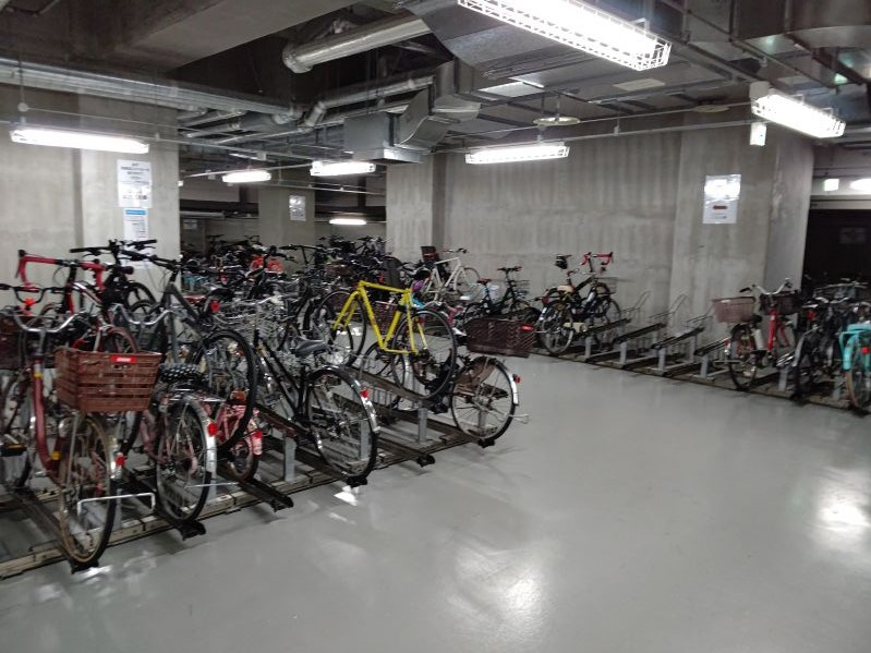 富久クロスコンフォートタワーの駐車場