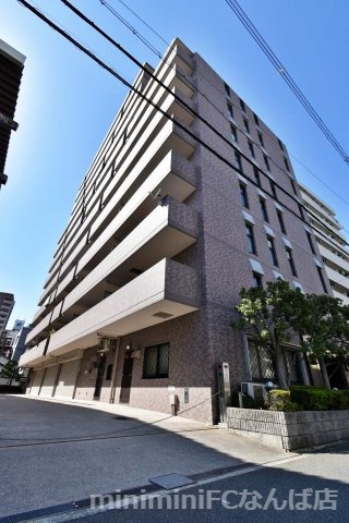 パレーシャル難波の外観