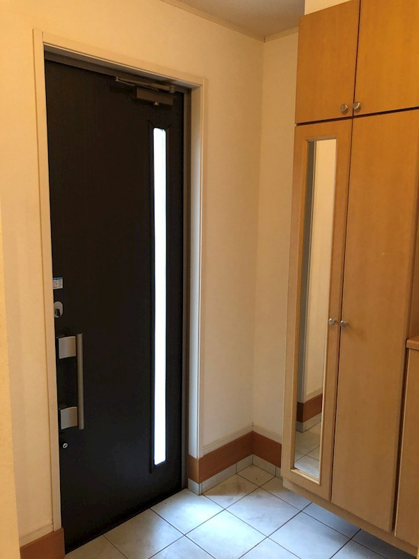 東久留米市学園町1丁目の玄関