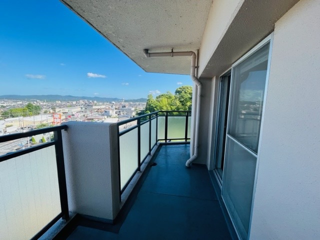 ヴィルヌーブ大津膳所　天然木フルリノベーションのバルコニー