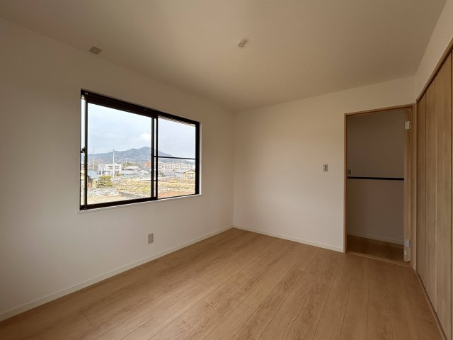 さぬき市造田是弘 戸建の洋室