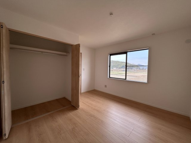 さぬき市造田是弘 戸建の洋室