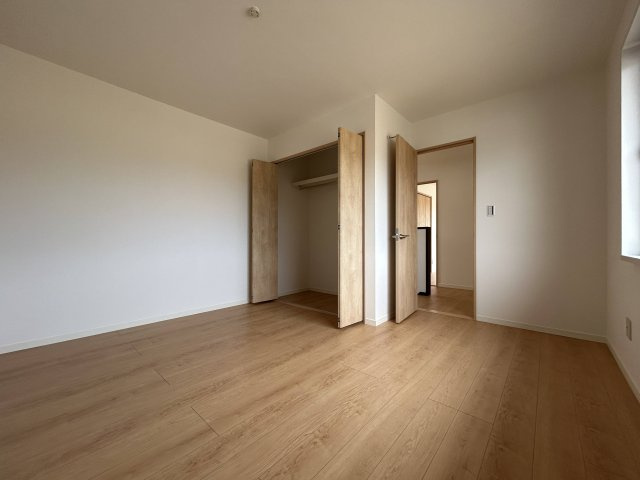 さぬき市造田是弘 戸建の洋室