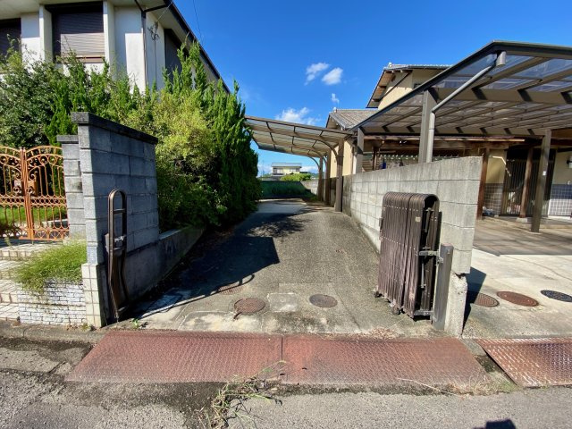 さぬき市造田是弘 戸建の駐車場