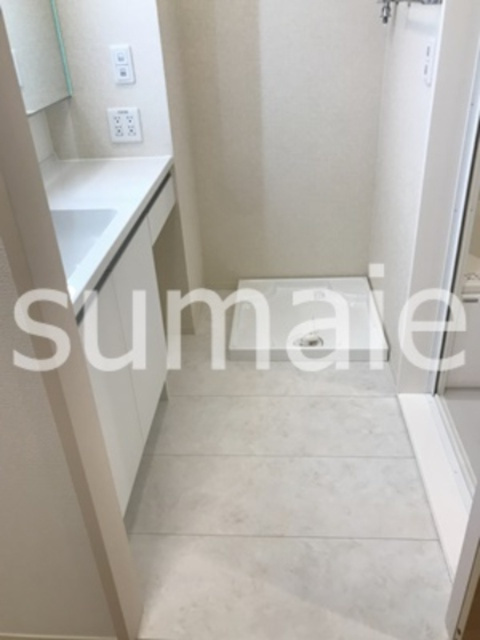 ハーヴェストWESTの洗面所|温水シャワー付洗面化粧台です。