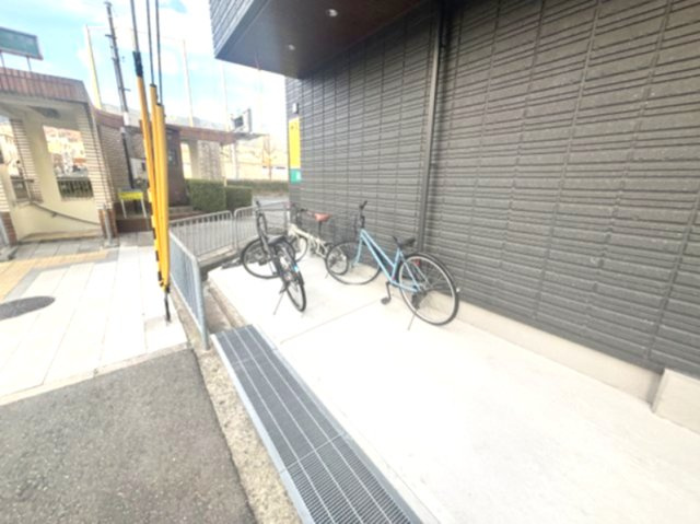 ホワイトメゾン御影の駐車場