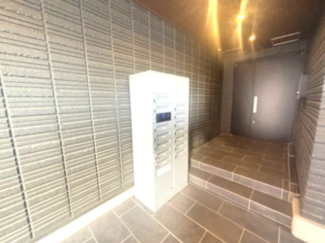 ホワイトメゾン御影のエントランス