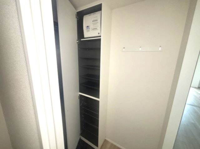 ホワイトメゾン御影の玄関