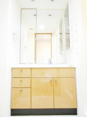 【洗面所】 | クイーンズパレス東京中央 | 洗面台です。