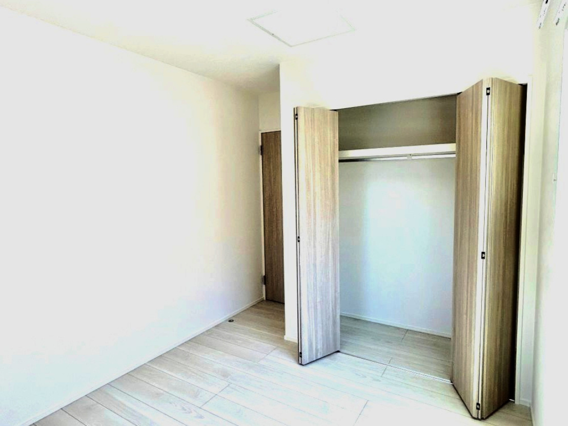 香南市野市町西野　新築一戸建て⑦の洋室|全部屋に収納があるのですっきり片付きそうですね。