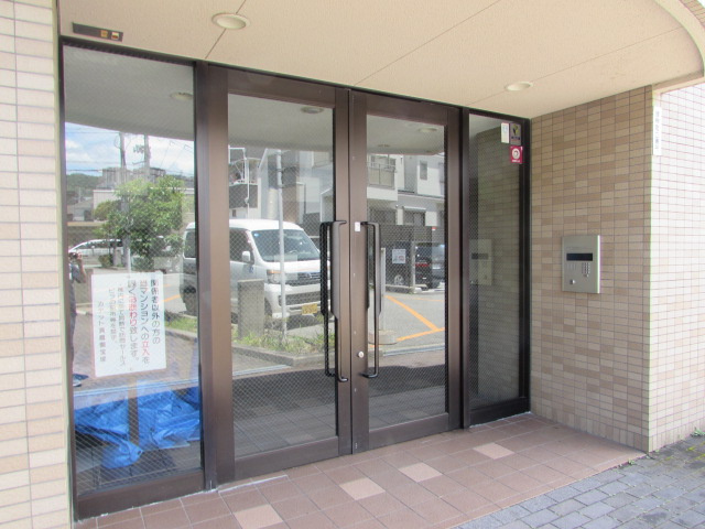 カデット真趣園宝塚のエントランス|清潔なエントランスです