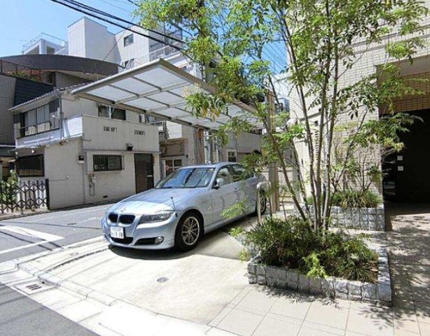 ウェリナ浅草の駐車場