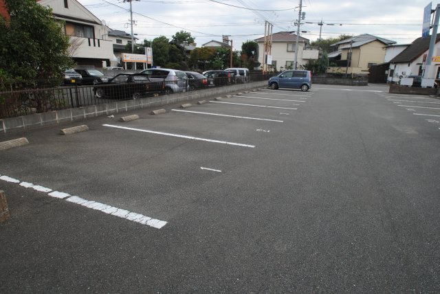 ハートフルハイツの駐車場
