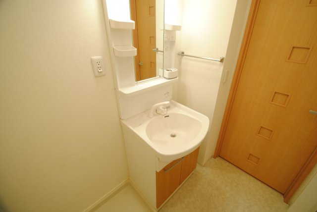 ハートフルハイツの独立洗面台|朝の身支度には欠かせない独立洗面化粧台