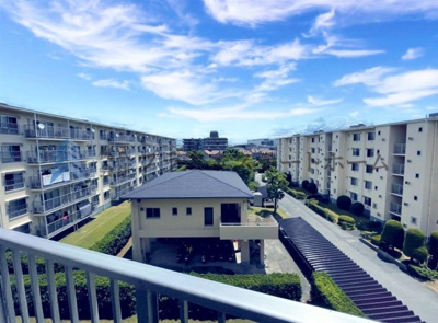 【その他】 | 上田東町住宅二号棟 | 物件からの眺望です♪住宅内に公園・集会所があります♪きちんと整備された住宅です♪