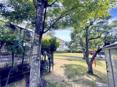 【その他】 | 上田東町住宅二号棟 | 住宅内に公園・集会所があります♪きちんと整備された住宅です♪