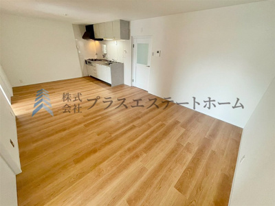 【居間・リビング】 | 上田東町住宅二号棟 | 4DKから3LDKになり、広々リビング約14.0帖です♪