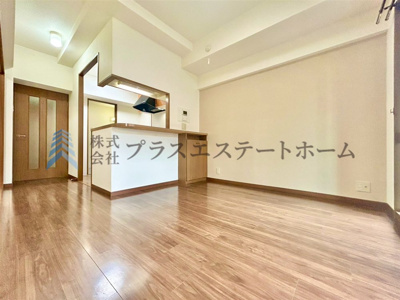 【居間・リビング】 | プレステージ西明石EAST | どんな家具や敷物でも部屋に馴染みやすく、 コーディネートがし易そうですね♪