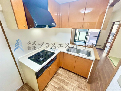 【キッチン】 | プレステージ西明石EAST | ピカピカオレンジ色のキッチンです♪