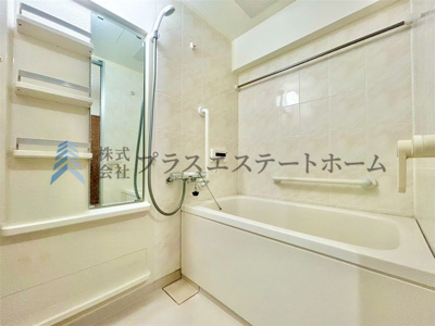 【浴室】 | プレステージ西明石EAST | 清潔感が漂う白基調の浴室♪