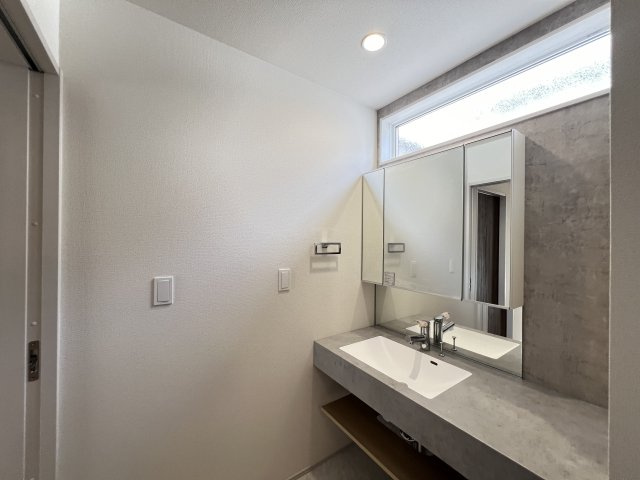 桜井市大福 ２号棟 の独立洗面台|デザイン性に優れた付きやすい洗面化粧台