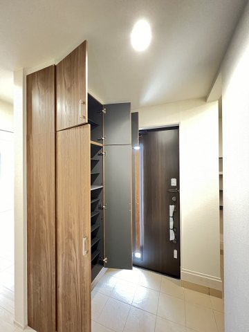 桜井市大福 ２号棟 の玄関|内玄関　大容量収納できるシューズボックス