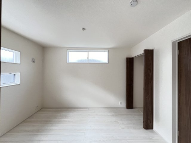 桜井市大福 ２号棟 の寝室|洋室6帖　クローゼット付き