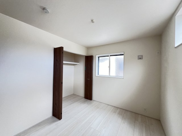 桜井市大福 ２号棟 の洋室|洋室5.25帖　収納付き
