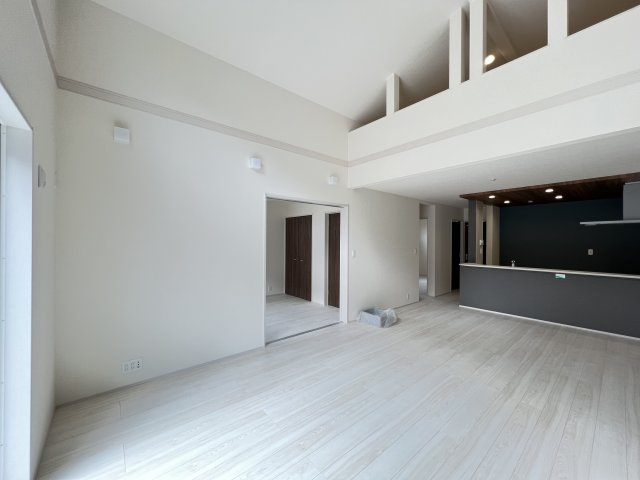 桜井市大福 ２号棟 の居間・リビング|ロフトの付いたLDK19帖