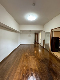 【居間・リビング】 | シンフォニアみなみが丘C棟 | 当日や夜間でもご案内可能でございます♪
お気軽にお問い合わせくださいませ！