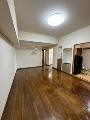 【居間・リビング】 | シンフォニアみなみが丘C棟 | 当日や夜間でもご案内可能でございます♪
お気軽にお問い合わせくださいませ！