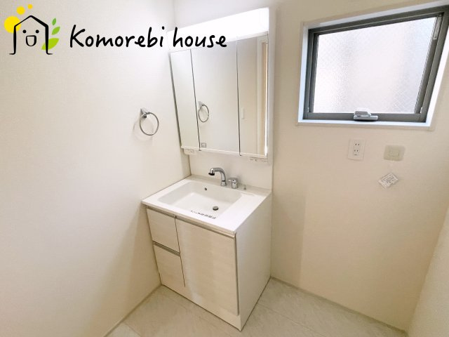 さいたま市見沼区堀崎町　新築一戸建て　リーブルガーデン　01の独立洗面台|独立洗面化粧台が付いています