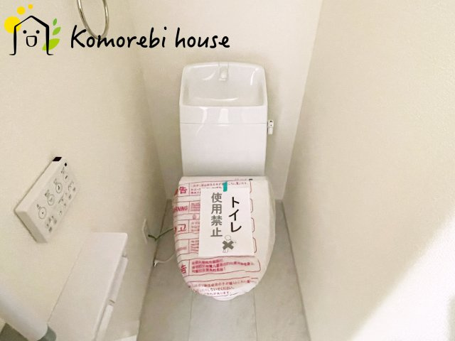 さいたま市見沼区堀崎町　新築一戸建て　リーブルガーデン　01のトイレ|落ち着いた色調のトイレです