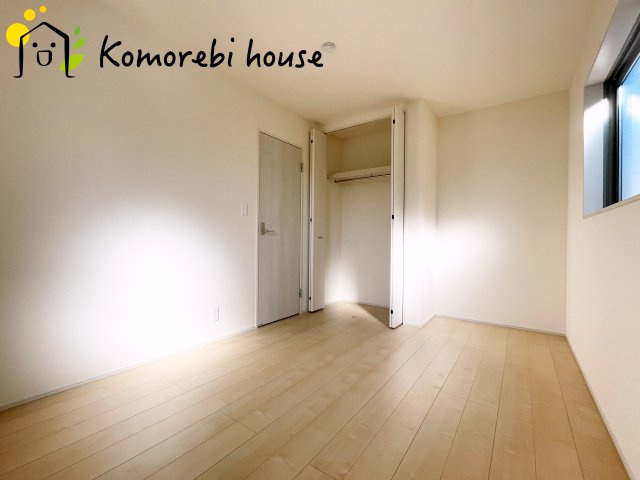 さいたま市見沼区堀崎町　新築一戸建て　リーブルガーデン　01の寝室|落ち着いた色調の寝室です