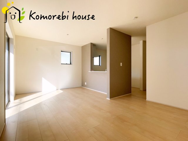 さいたま市見沼区堀崎町　新築一戸建て　リーブルガーデン　01の居間・リビング|ゆったり過ごせる居間です