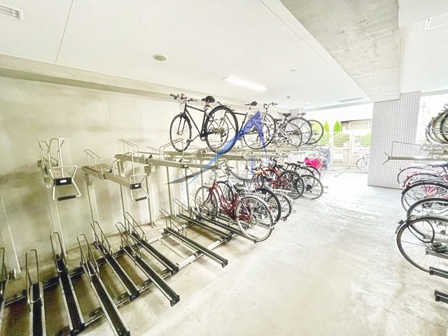 レジディア池袋ウエストのその他共用部分|駐輪場です。