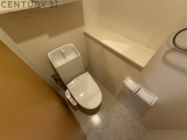 温水洗浄便座付きのトイレです♪