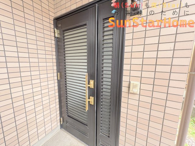 【サンスタ現地販売物件】瑞穂町高根　期間限定現況販売　4LDK  駐車2台可の玄関