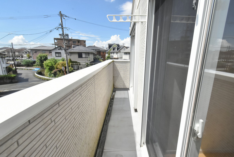 堤貸家（東合川）のバルコニー|開放的で明るい空間を演出してくれるバルコニーです