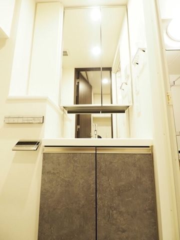 新品家具付きマンション佐賀6(KaGood東京)の独立洗面台