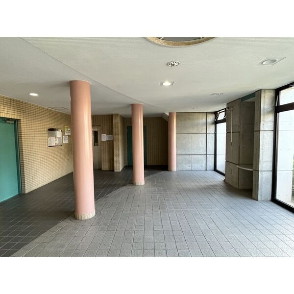 パインコート江坂Ⅰのロビー