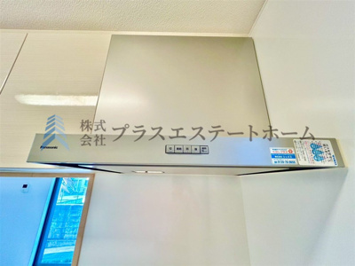 【その他】 | 垂水区星陵台 戸建 | 圧迫感を与えないスリムなデザインが魅力のレンジフードです♪継ぎ目や凹凸の少なくお手入れしやすいです♪