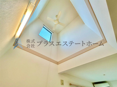 【その他】 | 垂水区星陵台 戸建 | リビングの吹抜けで明るく広く感じます♪2階の家族の気配も感じることが出来ていいですね♪