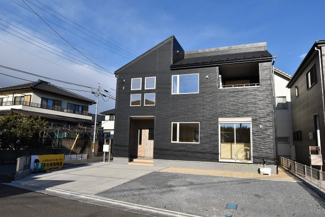 リーブルガーデン  ひたちなか堀口　第4　1の駐車場|並列駐車可能なカースペースを確保。毎日のお車の出し入れがストレスなく行えます！
内覧可能です。ご予約はHPから、またお電話でも、お気軽にどうぞ。