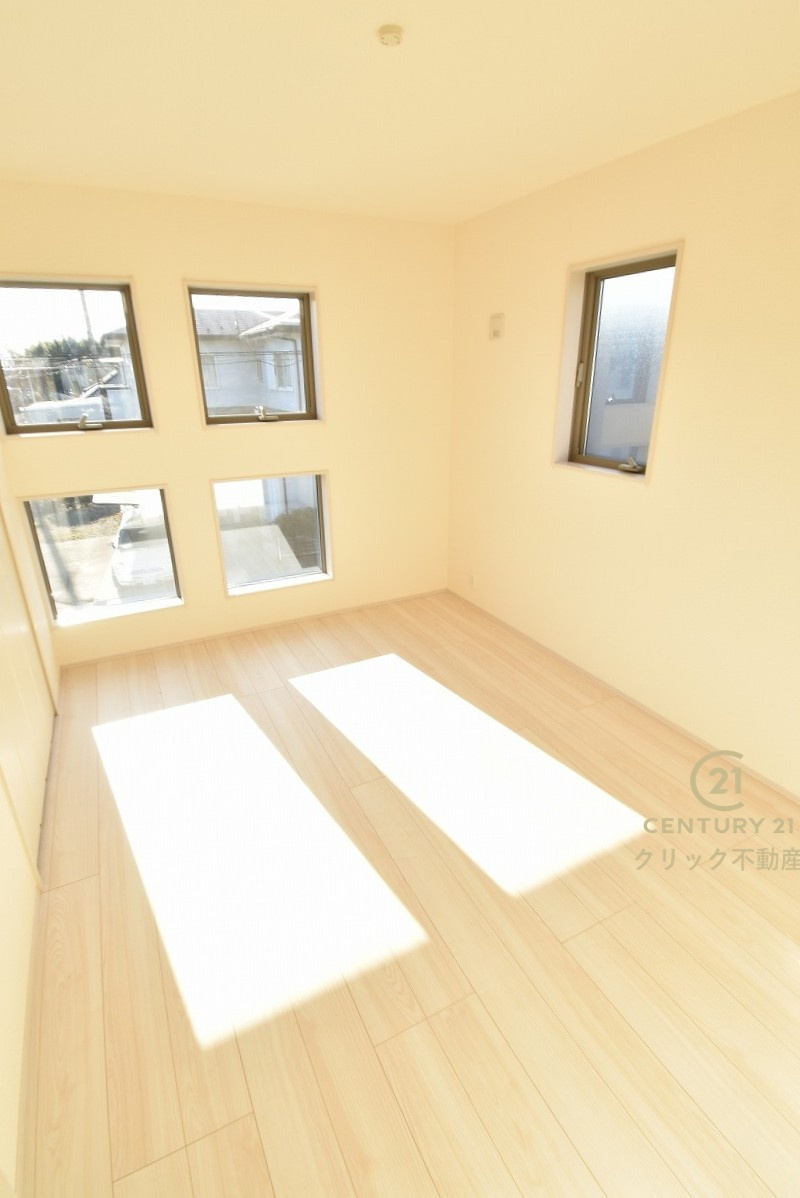 リーブルガーデン  ひたちなか堀口　第4　1の洋室|採光バッチリ・通風良好です。
たっぷり差し込む陽光がお部屋を明るく照らします！