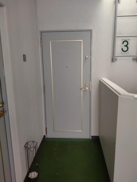 栗東市安養寺１丁目の事務所の玄関