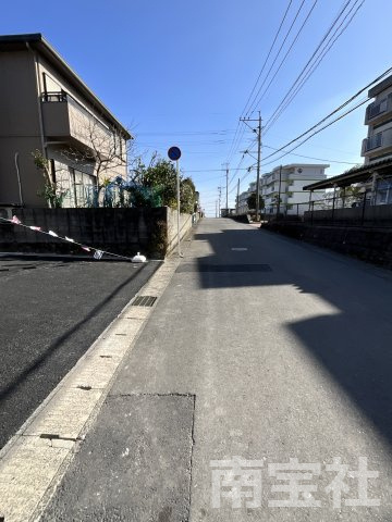 【前面道路含む現地写真】
