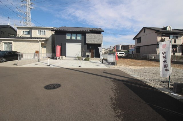 《分譲地》小山市城北6丁目　全9区画の前面道路含む現地写真|西側道路（2025年11月撮影）